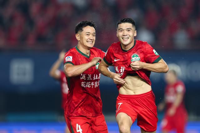 【中超】钟义浩费利佩建功 河南2比0送国安连败